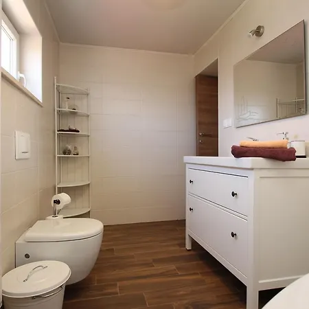 Hrustika - Heated Pool, Jacuzzi & Sauna Gabonjin