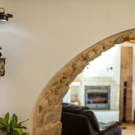 别墅 Hrustika - Heated Pool, Jacuzzi & Sauna Gabonjin