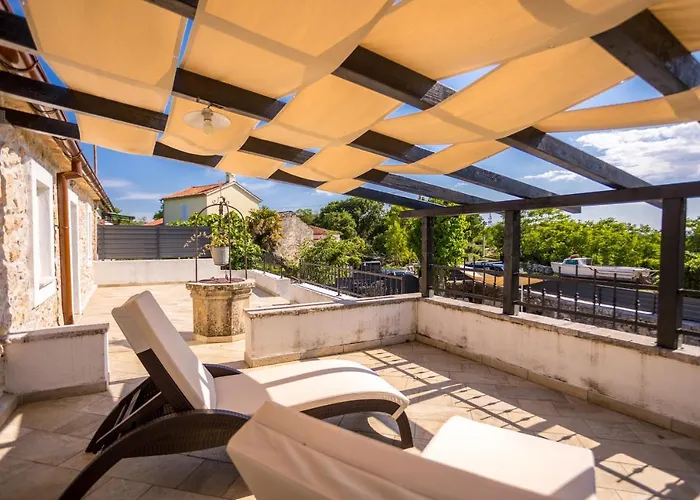 Villa Hrustika - Heated Pool, Jacuzzi & Sauna *