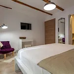 Hrustika - Heated Pool, Jacuzzi & Sauna