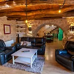 Hrustika - Heated Pool, Jacuzzi & Sauna Gabonjin