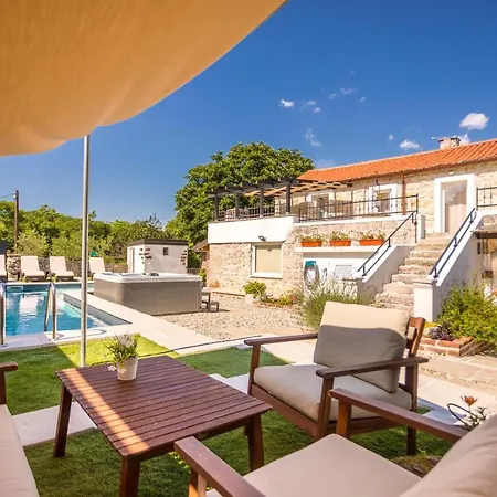 Hrustika - Heated Pool, Jacuzzi & Sauna * Gabonjin