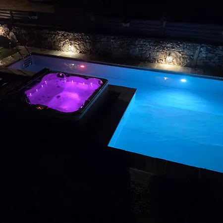 Villa Hrustika - Heated Pool, Jacuzzi & Sauna