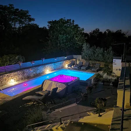 Hrustika - Heated Pool, Jacuzzi & Sauna Gabonjin