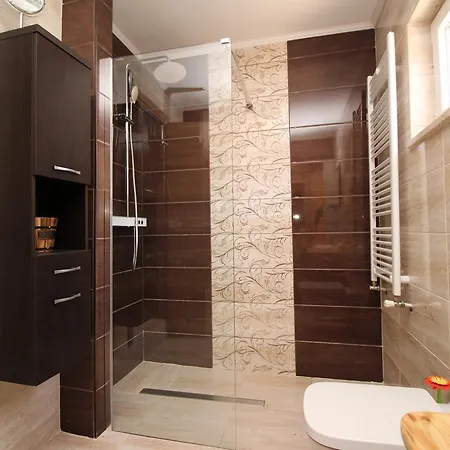 Hrustika - Heated Pool, Jacuzzi & Sauna 빌라 *