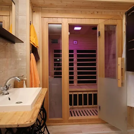 Hrustika - Heated Pool, Jacuzzi & Sauna 빌라