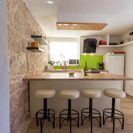 Hrustika - Heated Pool, Jacuzzi & Sauna *