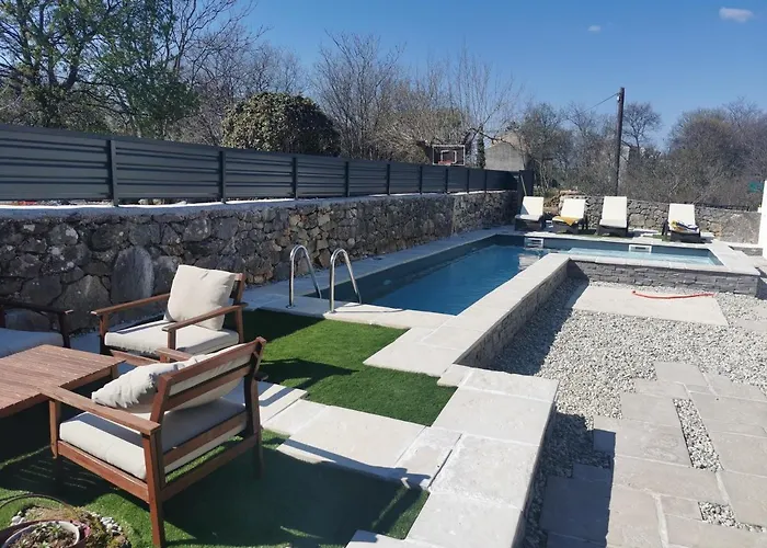 فيلة Hrustika - Heated Pool, Jacuzzi & Sauna Gabonjin