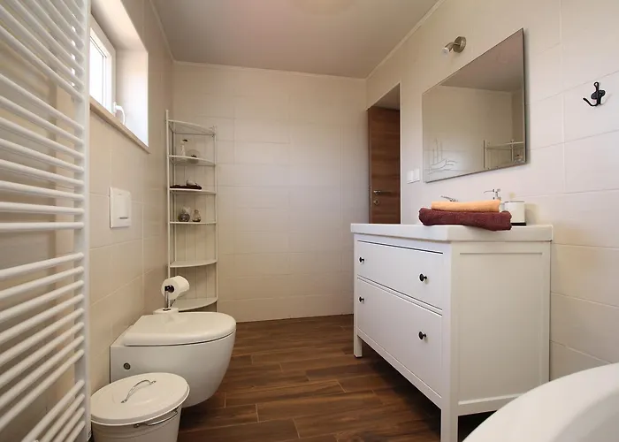 Hrustika - Heated Pool, Jacuzzi & Sauna Gabonjin