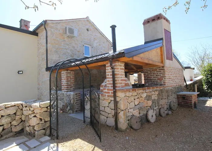 Hrustika - Heated Pool, Jacuzzi & Sauna فيلة Gabonjin