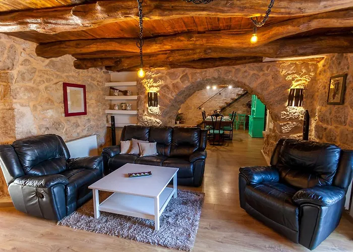 Hrustika - Heated Pool, Jacuzzi & Sauna Gabonjin