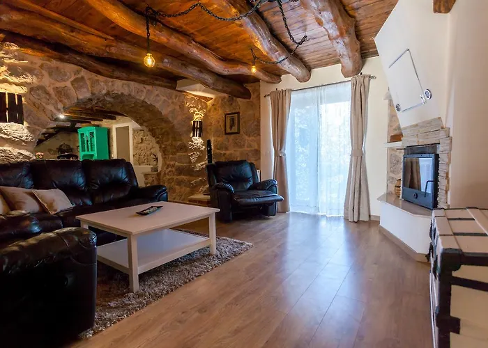 Hrustika - Heated Pool, Jacuzzi & Sauna فيلة Gabonjin