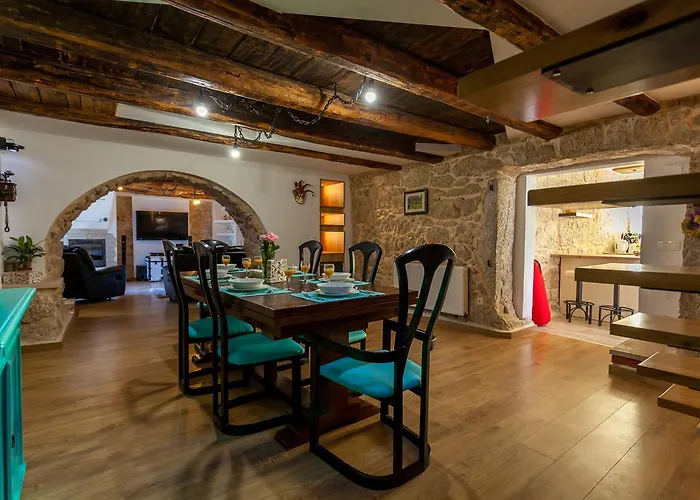 Hrustika - Heated Pool, Jacuzzi & Sauna