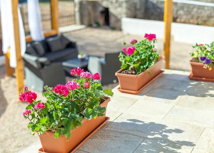 Hrustika - Heated Pool, Jacuzzi & Sauna فيلة Gabonjin