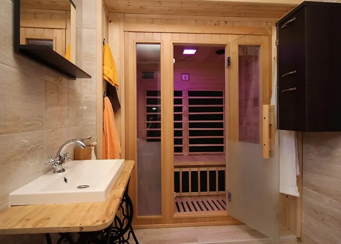 Hrustika - Heated Pool, Jacuzzi & Sauna فيلة