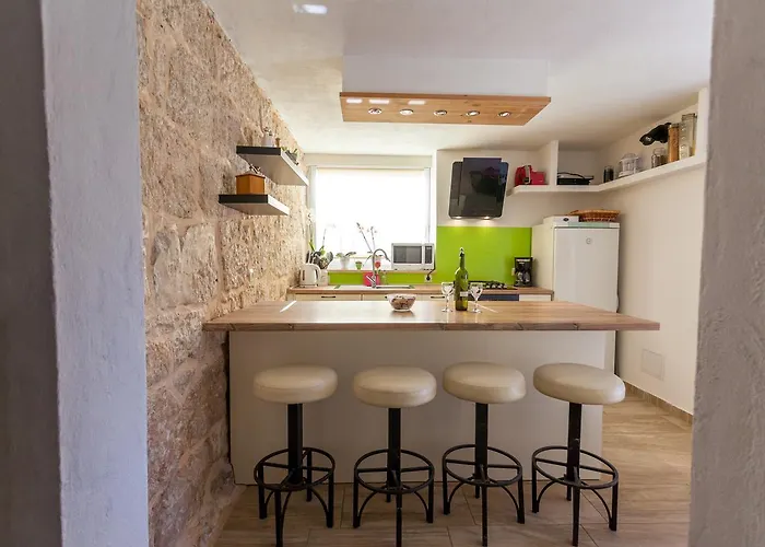 Hrustika - Heated Pool, Jacuzzi & Sauna *