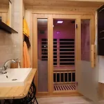 Hrustika - Heated Pool, Jacuzzi & Sauna 빌라