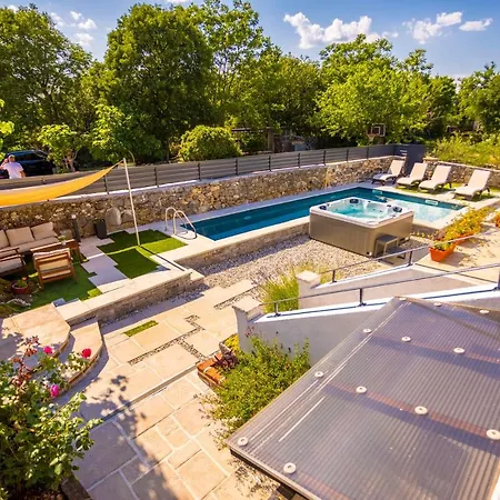Hrustika - Heated Pool, Jacuzzi & Sauna Villa Gabonjin