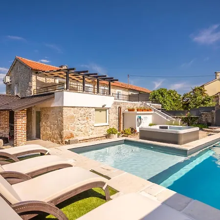 Hrustika - Heated Pool, Jacuzzi & Sauna * Gabonjin