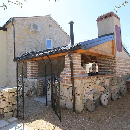 Hrustika - Heated Pool, Jacuzzi & Sauna Villa Gabonjin