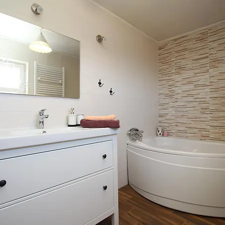 Villa Hrustika - Heated Pool, Jacuzzi & Sauna Gabonjin