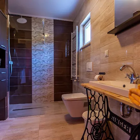 Hrustika - Heated Pool, Jacuzzi & Sauna Villa *