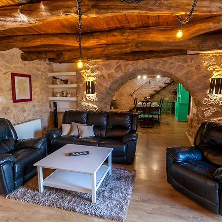 Hrustika - Heated Pool, Jacuzzi & Sauna Gabonjin