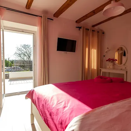 Hrustika - Heated Pool, Jacuzzi & Sauna