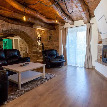 Hrustika - Heated Pool, Jacuzzi & Sauna Villa Gabonjin