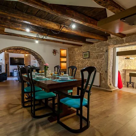 Hrustika - Heated Pool, Jacuzzi & Sauna