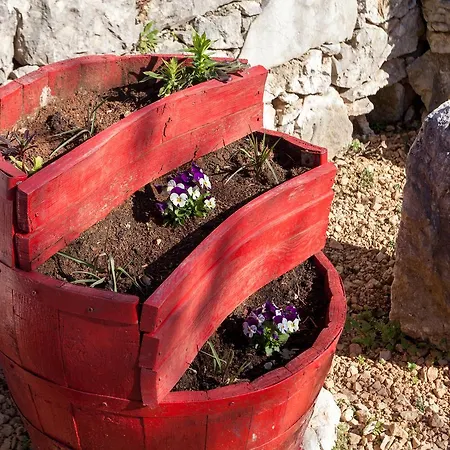 Hrustika - Heated Pool, Jacuzzi & Sauna Villa *