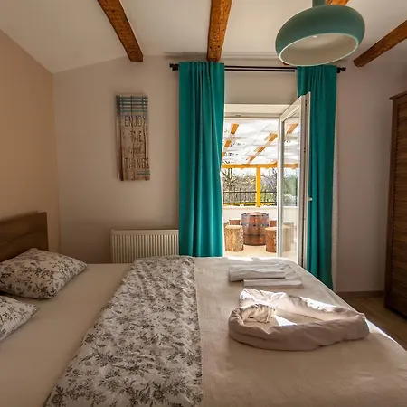 Villa Hrustika - Heated Pool, Jacuzzi & Sauna