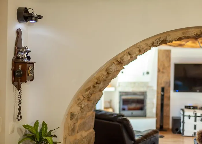 Villa Hrustika - Heated Pool, Jacuzzi & Sauna Gabonjin