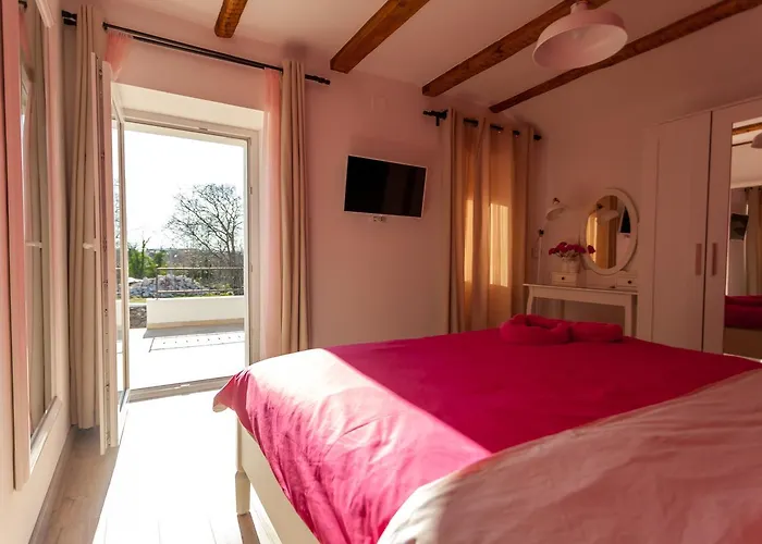 Hrustika - Heated Pool, Jacuzzi & Sauna