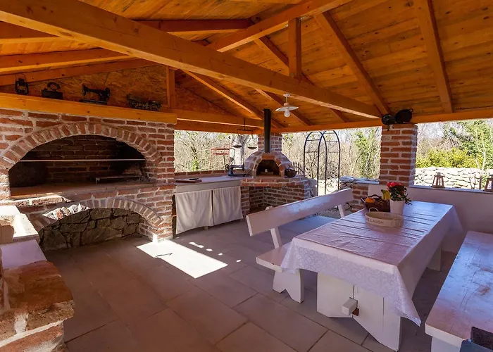 Villa Hrustika - Heated Pool, Jacuzzi & Sauna *